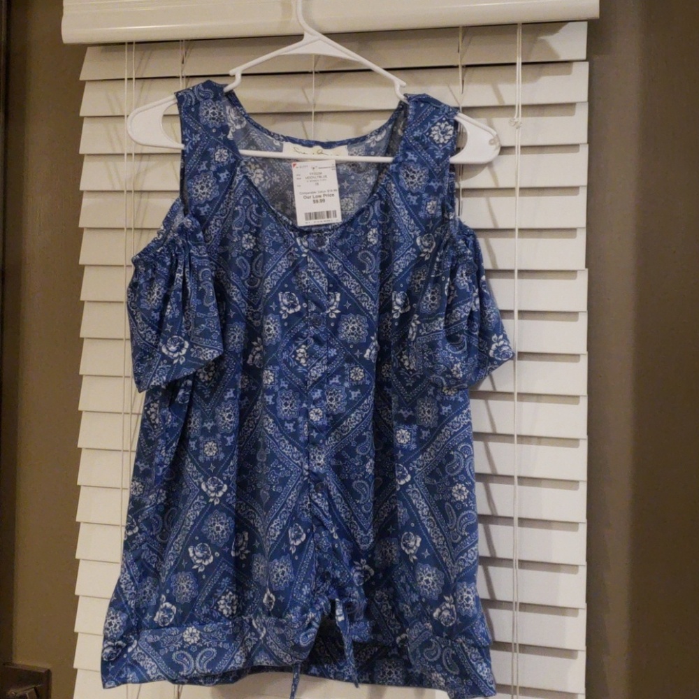 Cold shoulder top